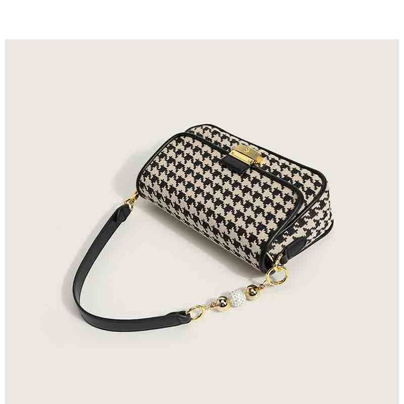 Chic Ying and Yang Shoulder Bag