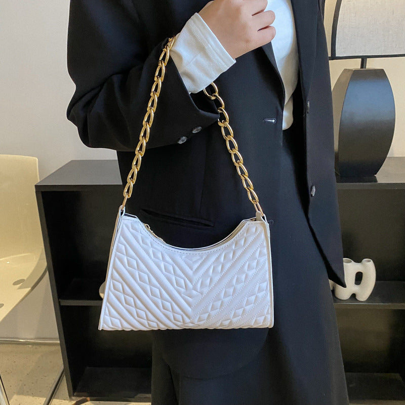 Chic & Modern: Textured Design Chain Strap Shoulder Bag