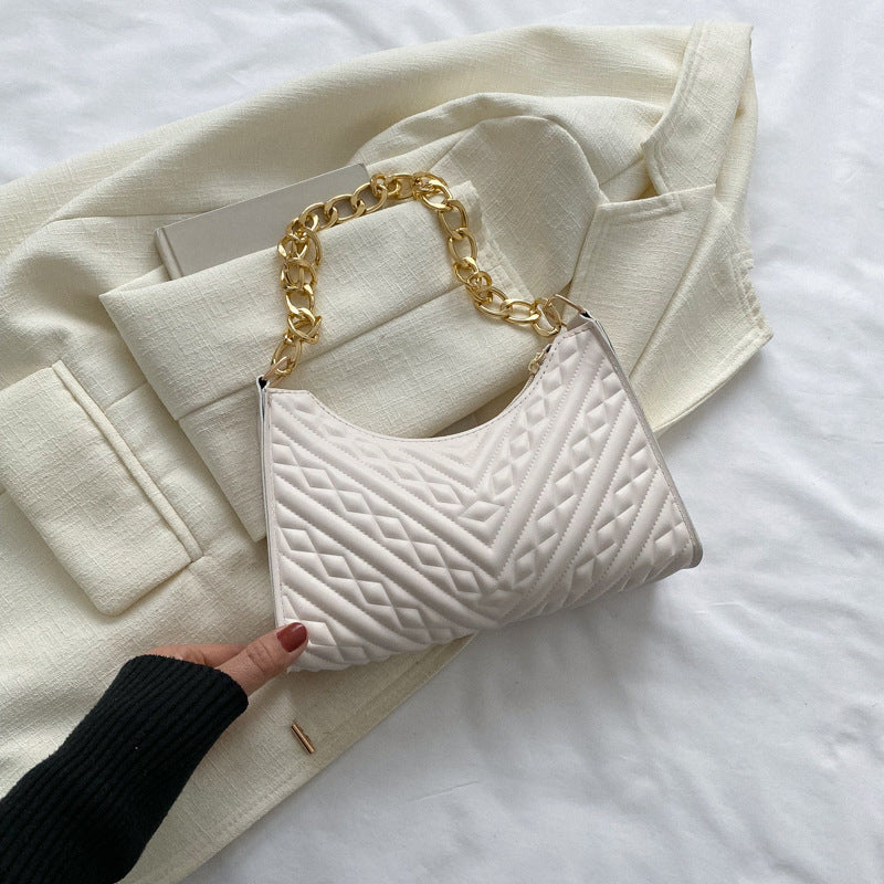 Chic & Modern: Textured Design Chain Strap Shoulder Bag