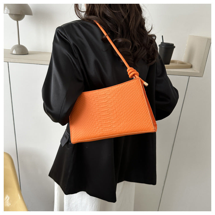 Chic One-Shoulder Baguette Bag: Minimalist Style, Maximum Impact